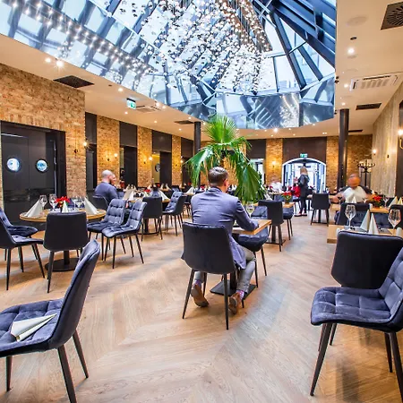 호텔 Diament Plaza 4*