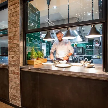 Hotell Diament Plaza 4*