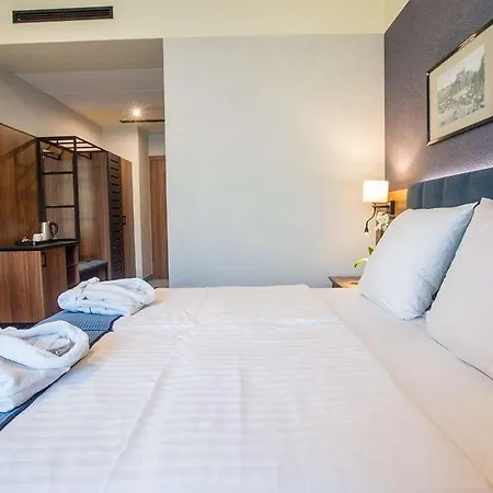 Diament Plaza 4*