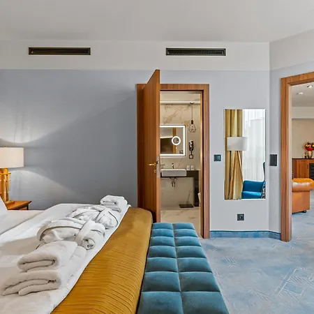 Hotel Diament Plaza 4*