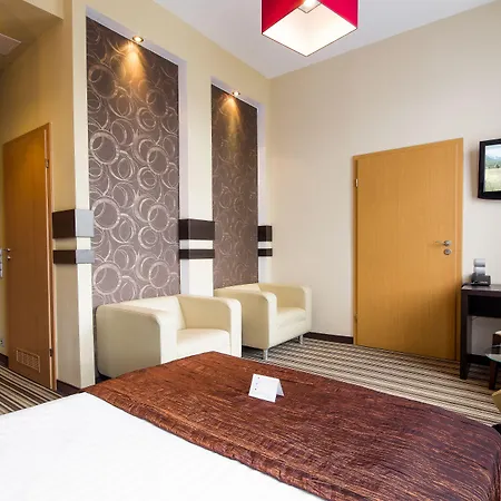 Hotell Diament Plaza 4*