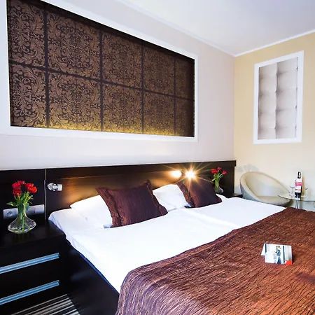 Hotell Diament Plaza