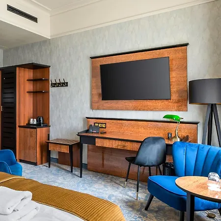 Diament Plaza Hotell 4*